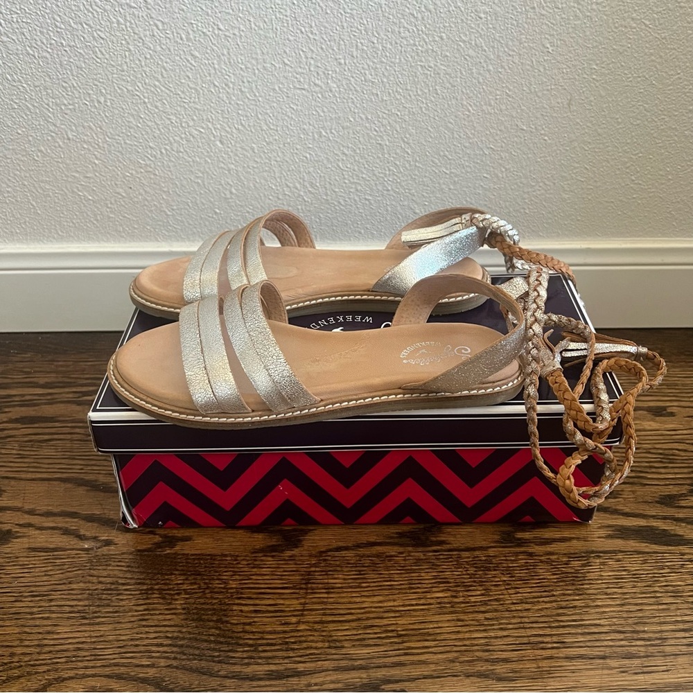 Seychelles Women’s Botanical Silver Metallic Wraparound Sandals Shoes w/ Box
